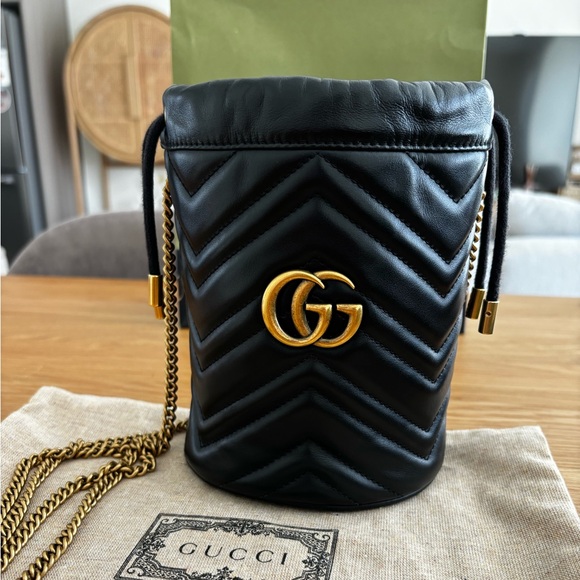 Gucci Marmont Bucket Bag - Picture 3 of 8